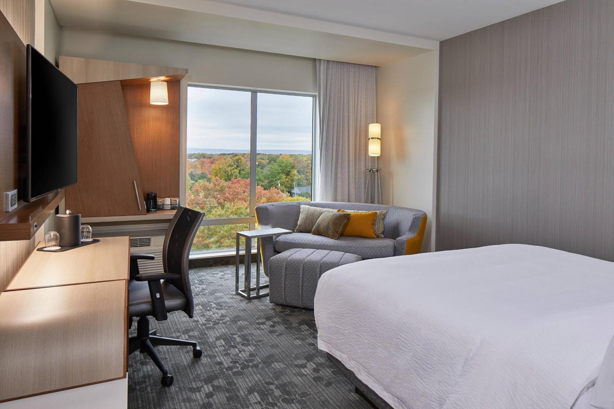 Courtyard By Marriott Albany Airport Hotell Exteriör bild