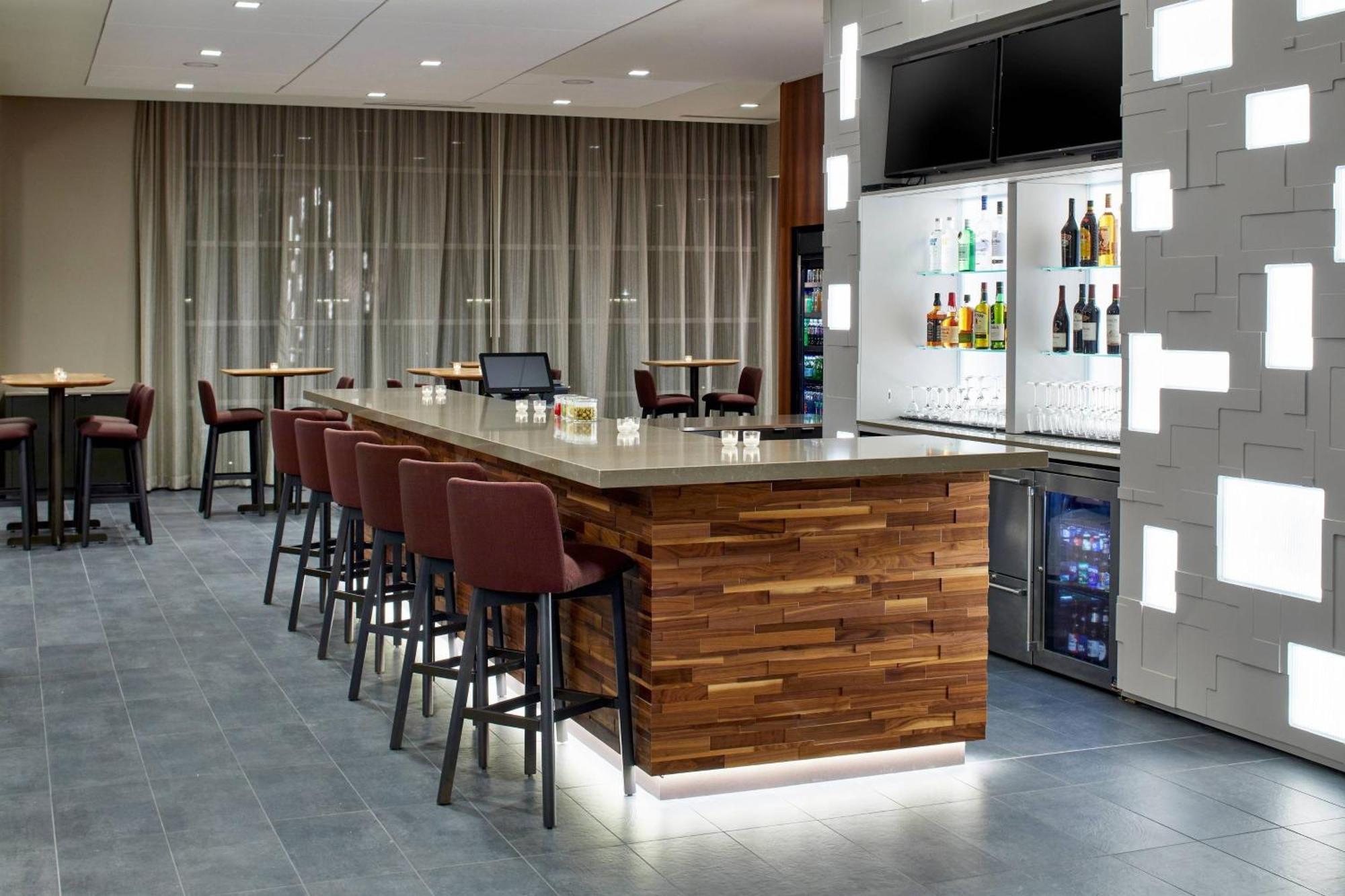 Courtyard By Marriott Albany Airport Hotell Exteriör bild